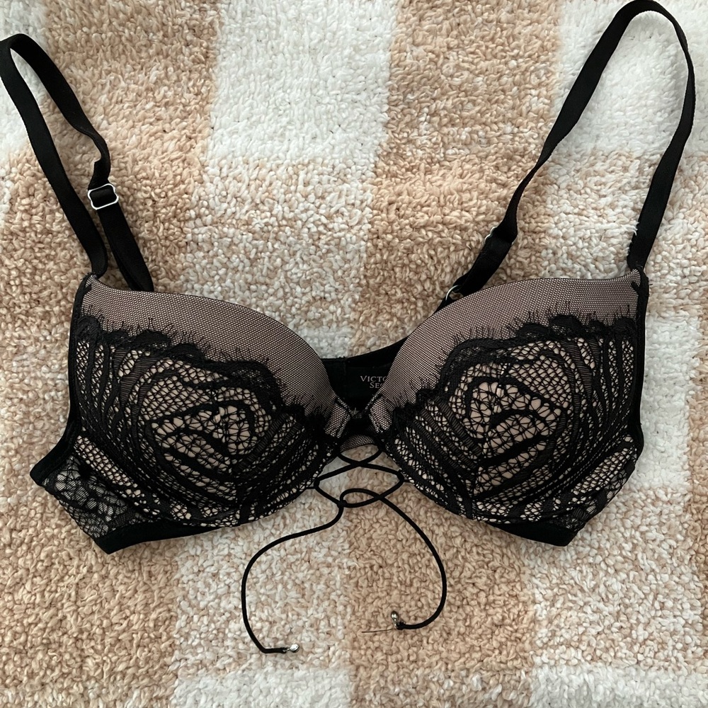 NWOT Victoria's Secret Very Sexy Push Up Black and Tan Lace Bra